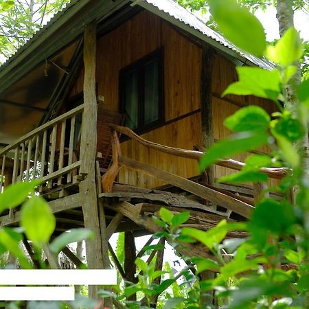 Villa Sunny Field Eco Stilt House à Cat Tien Extérieur photo