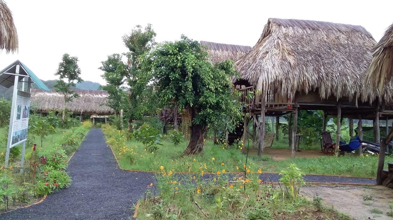 Villa Sunny Field Eco Stilt House à Cat Tien Extérieur photo