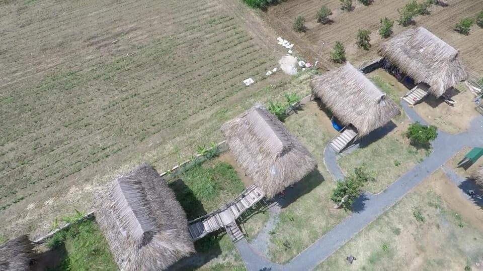 Villa Sunny Field Eco Stilt House à Cat Tien Extérieur photo