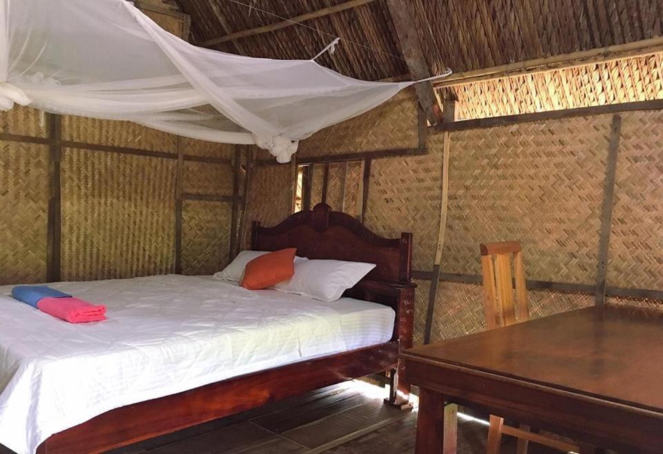 Villa Sunny Field Eco Stilt House à Cat Tien Extérieur photo