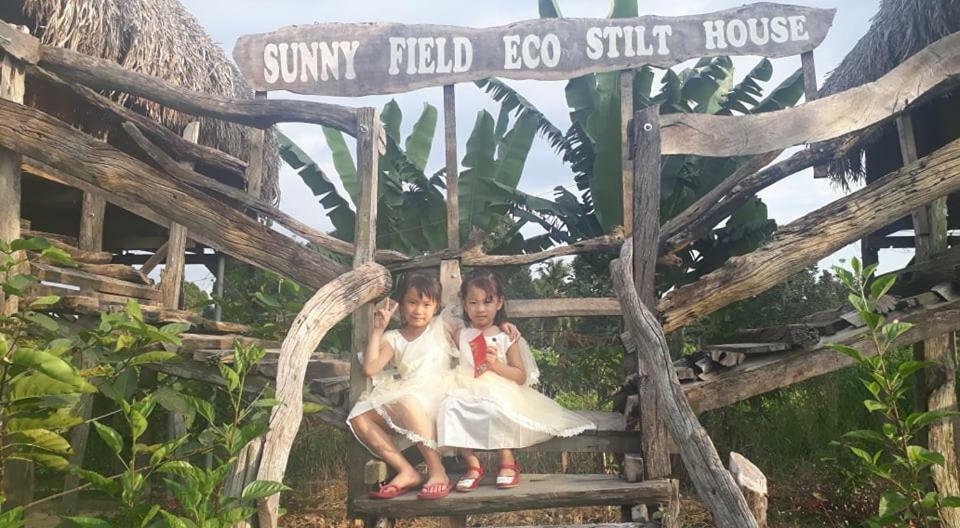 Villa Sunny Field Eco Stilt House à Cat Tien Extérieur photo