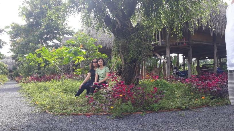 Villa Sunny Field Eco Stilt House à Cat Tien Extérieur photo