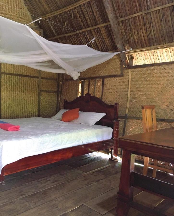 Villa Sunny Field Eco Stilt House à Cat Tien Extérieur photo
